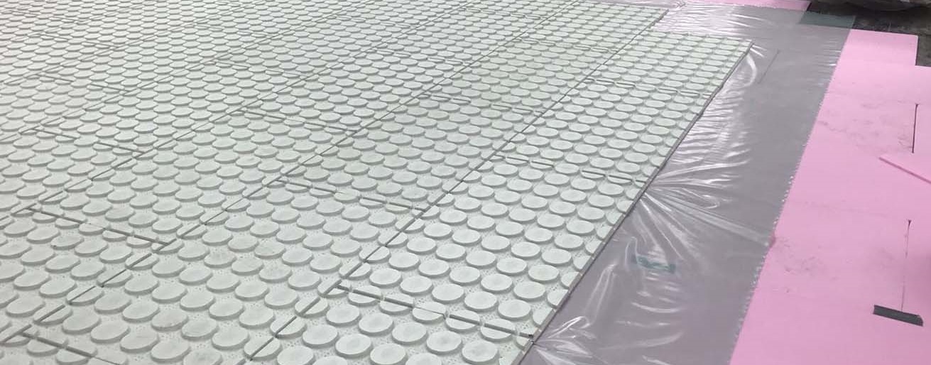 Vloerverwarming combineren met isolatie: zo bespaar je het meest